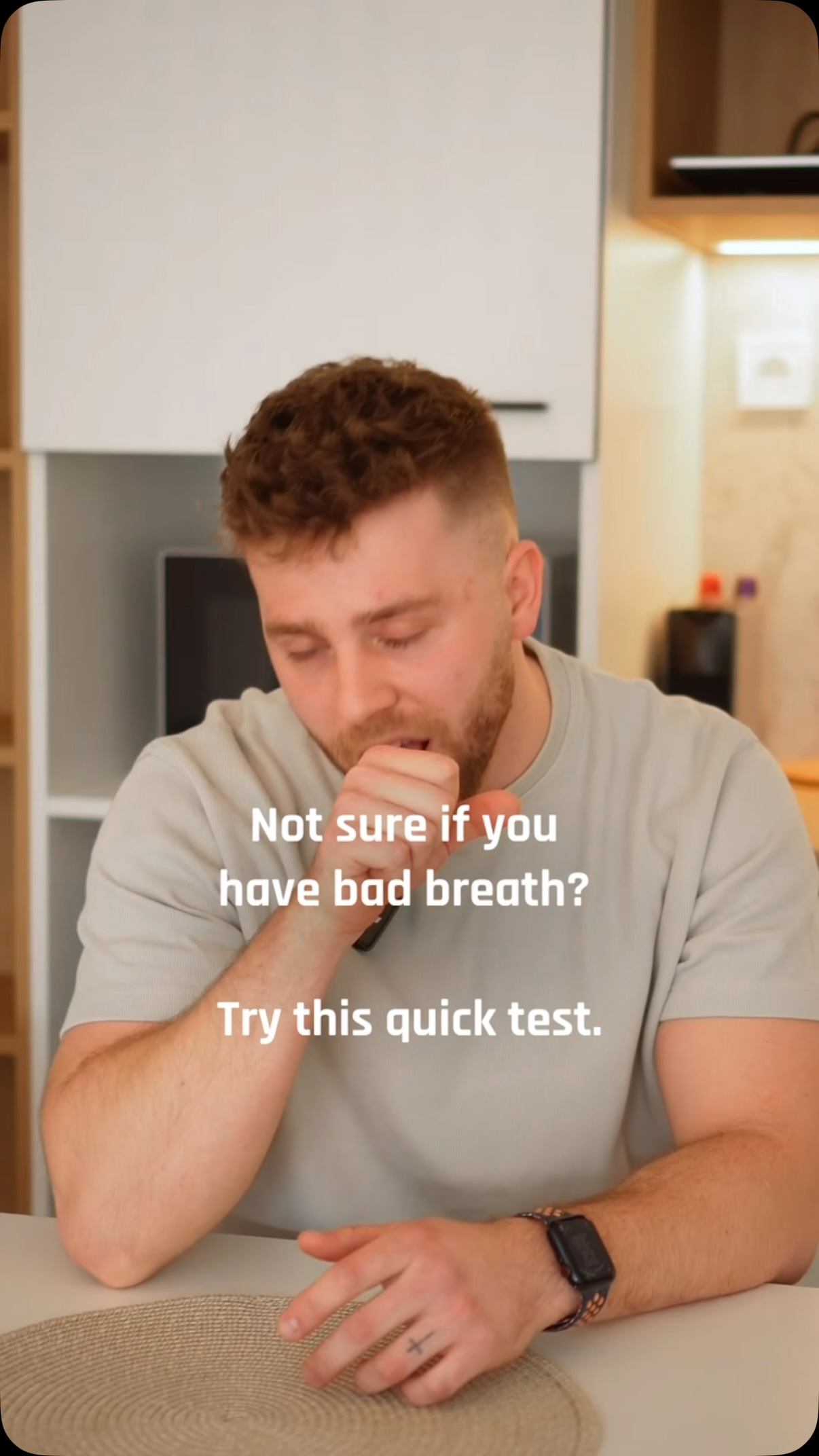 Your own breath can become “normal” to you faster than you think. 🫣

That’s why it can be hard to notice when something is off. Luckily, there’s a simple way to check it in just a few seconds.

✋ Lick the back of your hand, let it dry for a moment, and then smell it. If the smell is unpleasant, it may be a sign that bacteria are lingering in your mouth.

🪥 An interdental brush can give you an even better clue. Run it between your teeth, wait a moment, and then smell it. The spaces between your teeth are often where plaque and bacteria build up, and they can be a common cause of bad breath.

Bad breath doesn’t always mean something serious. Sometimes it’s just a sign that your interdental cleaning and overall oral care need a bit more attention.

👉 Follow us if you want to learn how to get rid of bad breath instead of just covering it up. 🦷✨